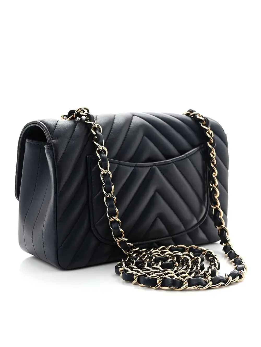CHANEL indulge timeless